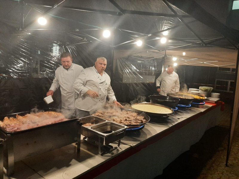 Event-Catering unter Zeltdach